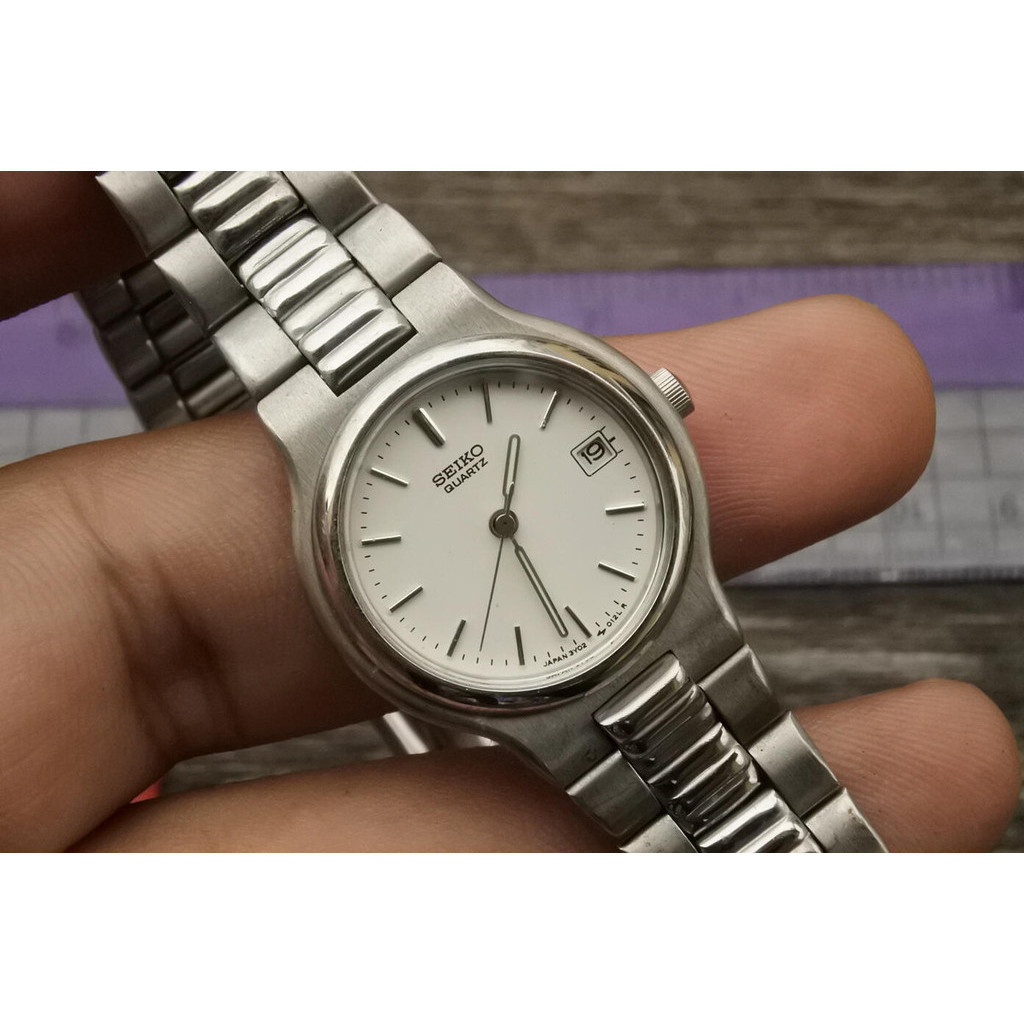นาฬิกา Vintage มือสองญี่ปุ่น Seiko 3y02 0060 หน้าขาว ผู้หญิง ทรงกลม ระบบ Quartz ขนาด20mm ใช้งานได้ปกติ