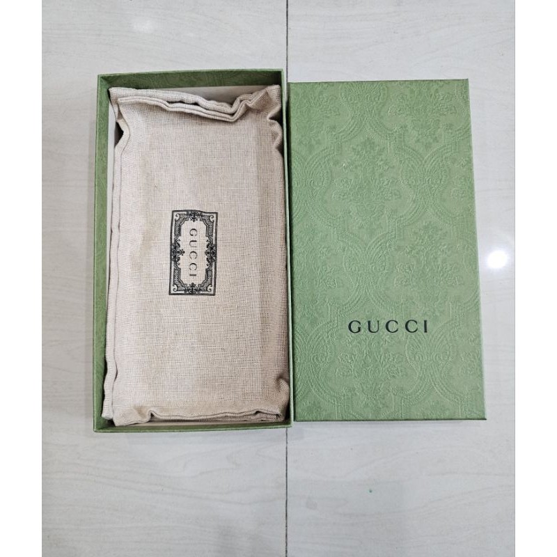กล่องใส่กระเป๋าสตางค์ยาว Gucci สีเขียว