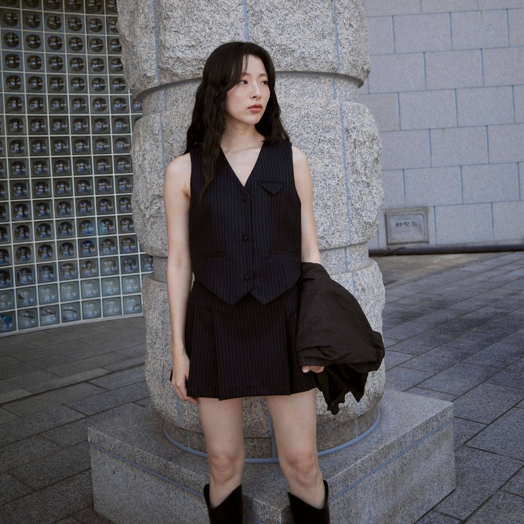 BNKBRAND ALPINE VEST เสื้อเวส เสื้อกั๊กแต่งดีเทลกระเป๋าเจาะ เนื้อผ้า Premium wool