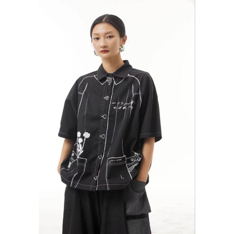 🎖 N E W IN :  by C yardCode : 90081-1- Oversize shirt เสื้อคอปกแขนสั้น กระดุมหน้าทั้งแถบ สกีนลายด้าน