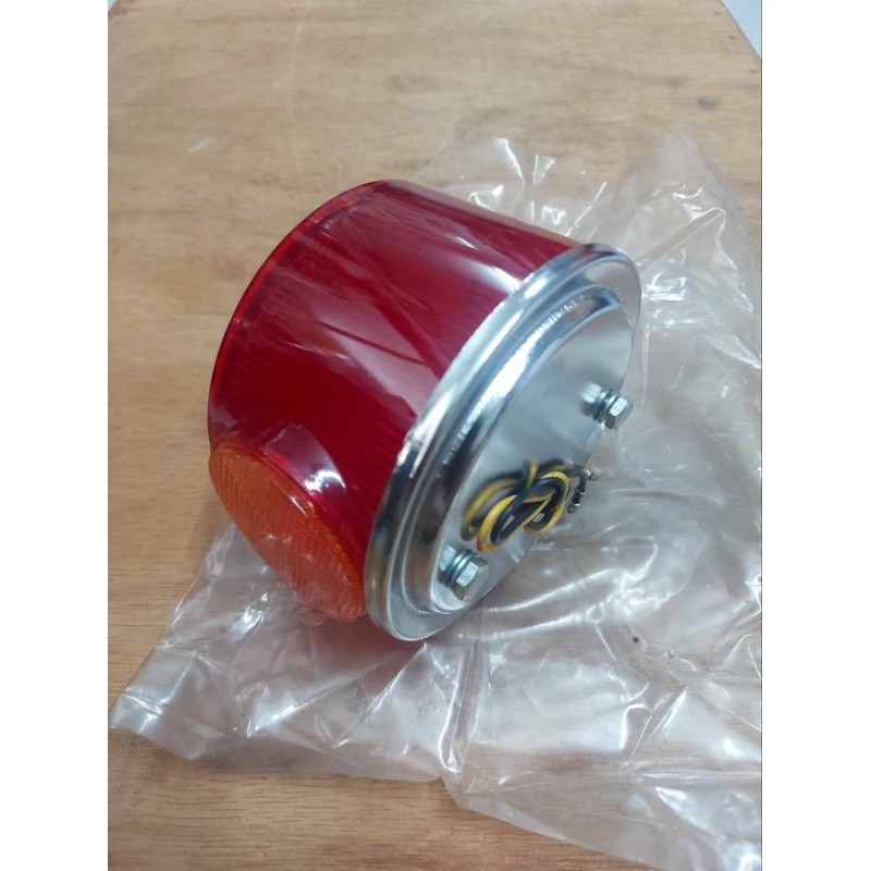 ชุดไฟท้าย Yamaha RS125-RD125-DT100-DT125-DT175 ของใหม่งานเก่าเก็บแป้นไฟท้ายเป็นเหล็กสภาพสวยเหมือนแท้