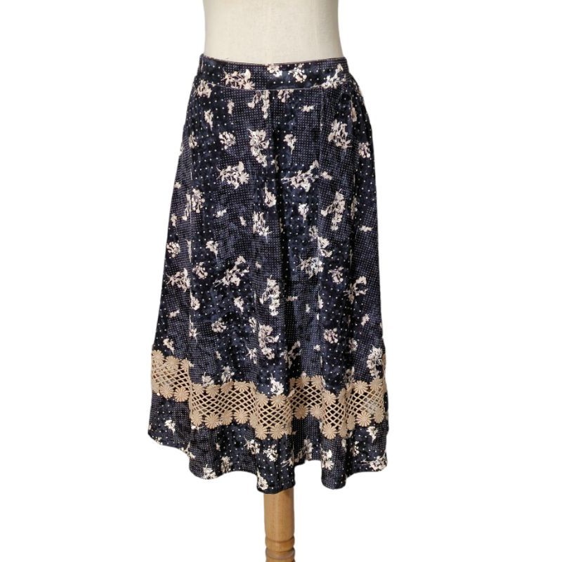 กระโปรงยาวคลุมเข่า มือสองBrand : tocco closet