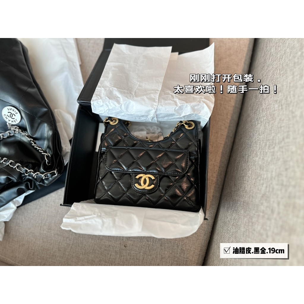 กระเป๋าสะพาย Chanel Classic ทันสมัยและมีเอกลักษณ์