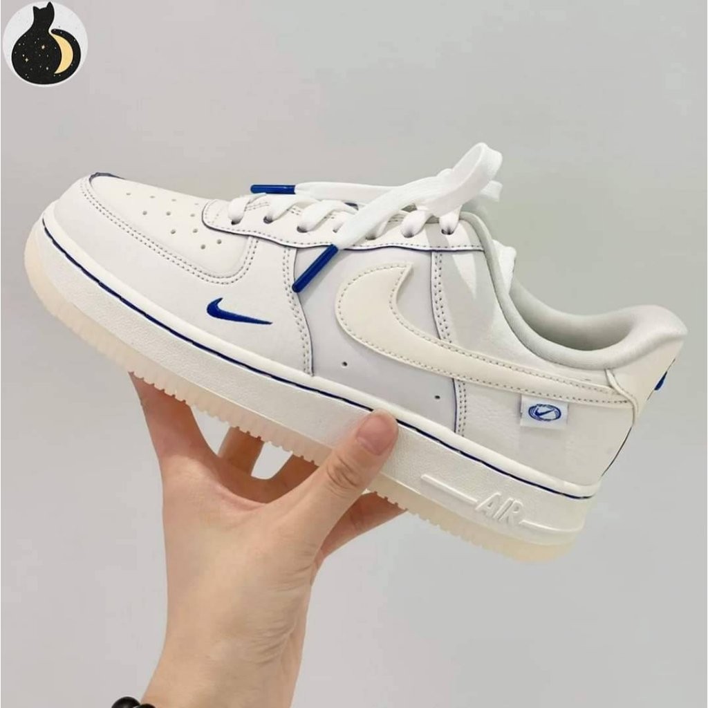 T.L Tourer Sports NIKE AIR FORCE 1 AF1 สีขาว ป้ายฟ้า สะท้อนแสง ครีม น้ำเงิน Hook Slogan 3Mสะท้อนแสง 