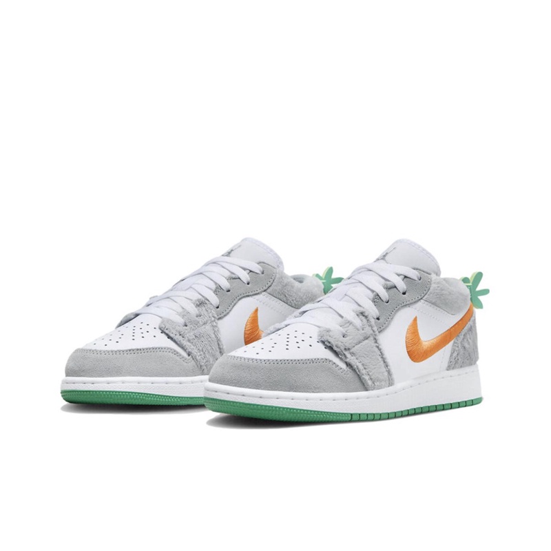∏✼Nike รองเท้าผู้ชาย Nike Air Jordan 1 Low AJ1 รองเท้าบาสเก็ตบอลตัวเตี้ยสีเทาแครอทสีขาวสีส้ม