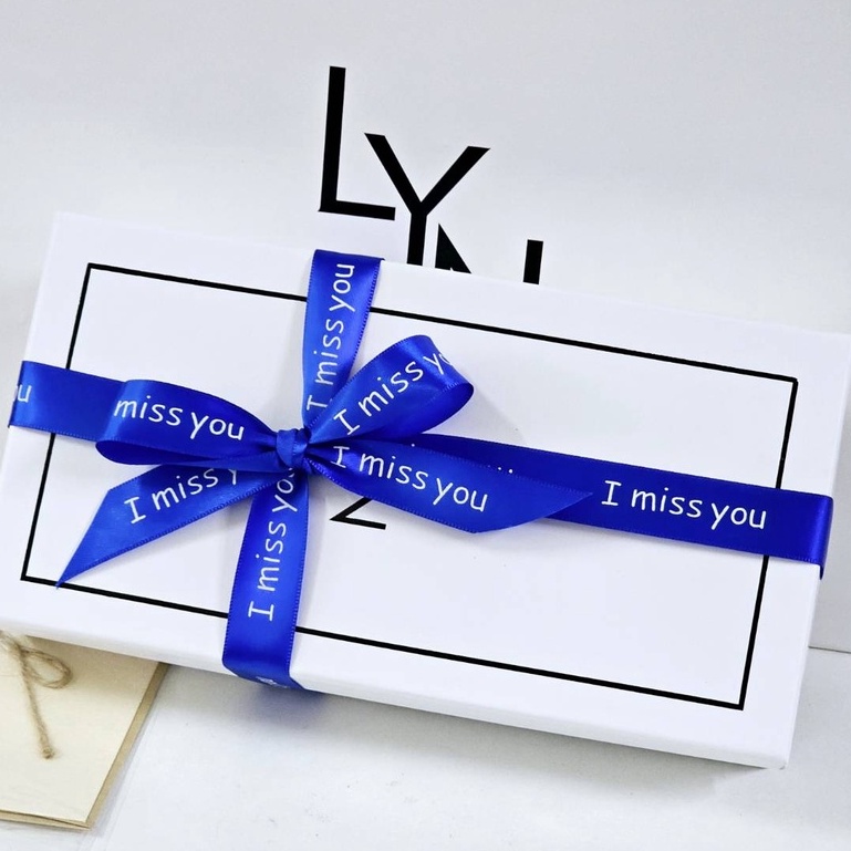 ของขวัญวันปีใหม่ วันเกิด วันวาเลนไทน์  กระเป๋าสตางค์ LY   N ใบยาว  ใบสั้น งานหนังตาข่าย มีกล่อง  ชุดของขวัญ มีผูกริบบิ้น