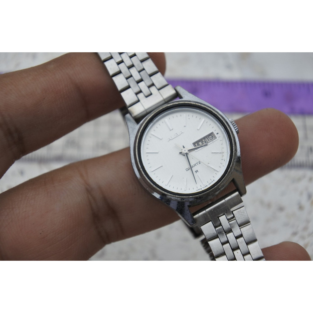 นาฬิกา Vintage มือสองญี่ปุ่น Alba Y463 0010 วันที่คันจิ ผู้หญิง ทรงกลม ระบบ Quartz ขนาด25mm ใช้งานได้ปกติ ของแท้