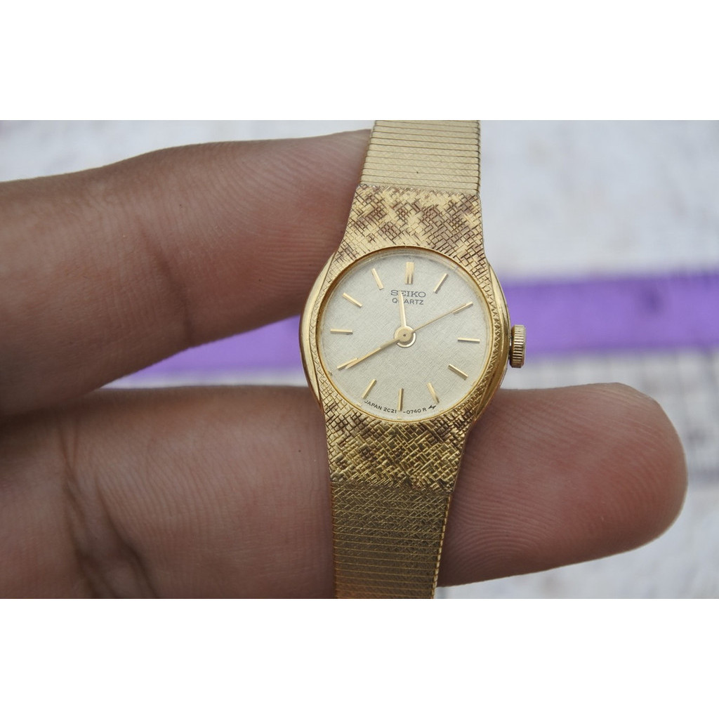 นาฬิกา Vintage มือสองญี่ปุ่น SEIKO ชุบทอง 2C21 0160 หน้าสีเหลืองทอง ผู้หญิง ทรงกลม Quartz ขนาด18mm ใช้งานได้ปกติ ของแท้