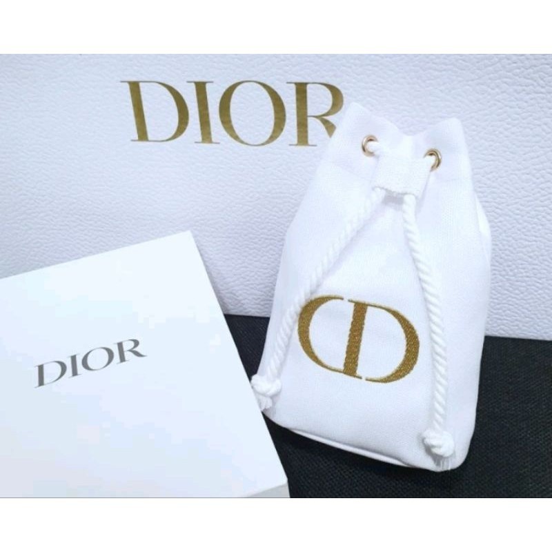 แท้💯%กระเป๋าเครื่องสําอางค์ Dior สีขาว โลโก้ DC ปักทอง พร้อมกล่อง