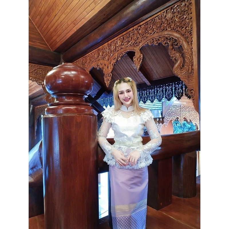 Sira Siri ชุดลูกไม้ ชุดงานบุญ ชุดแม่นาค ชุดแฟนนาค เสื้อลูกไม้เกรดพรีเมี่ยม ทรงร.5 แต่งชายระบาย ผ้าถุงสำเร็จรูปทอลายสวยๆ ราคา ถูกที่สุด ดีลบีเคเค แกลเลอรีภาพที่ 6