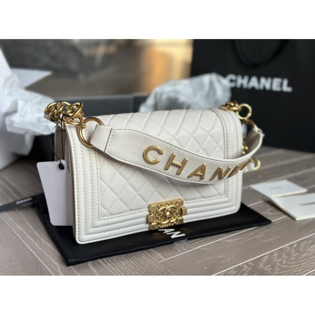 Chanel Le Boy กระเป๋าสะพายข้างสุดคลาสสิก ประณีต ทันสมัย และมีเอกลักษณ์