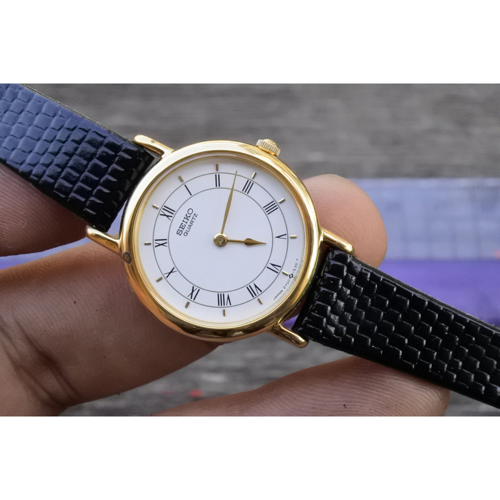 นาฬิกา Vintage มือสองญี่ปุ่น Seiko 2Y00 0A5B Roman Numeral Dial ผู้หญิง ทรงกลม ระบบ Quartz ขนาด25mm