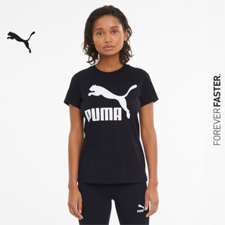 PUMA SPORT CLASSICS - เสื้อยืดคอกลมผู้หญิง Classics Logo Tee สีดำ - APP - 53007601