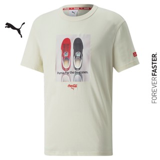 PUMA PRIME/SELECT - เสื้อยืดคอกลมผู้ชาย PUMA x COCA-COLA Relaxed Tee สีขาว - APP - 53615997