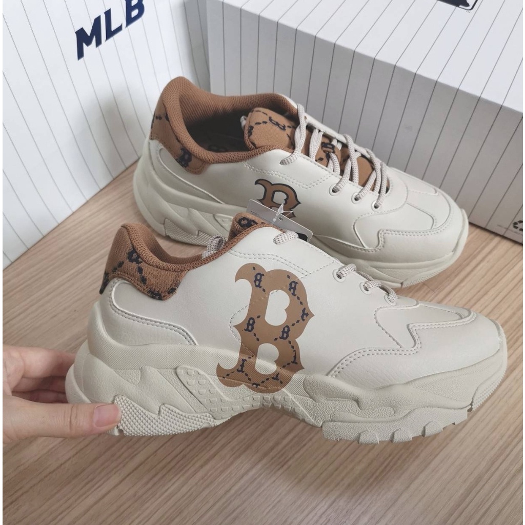 ◘ﺴแท้ 100% พร้อมส่ง MLB Bigball Chunky Dia Monogram Boston Redsox รองเท้าสีครีมน้ำตาล logo B จากช้อปเกาหลี