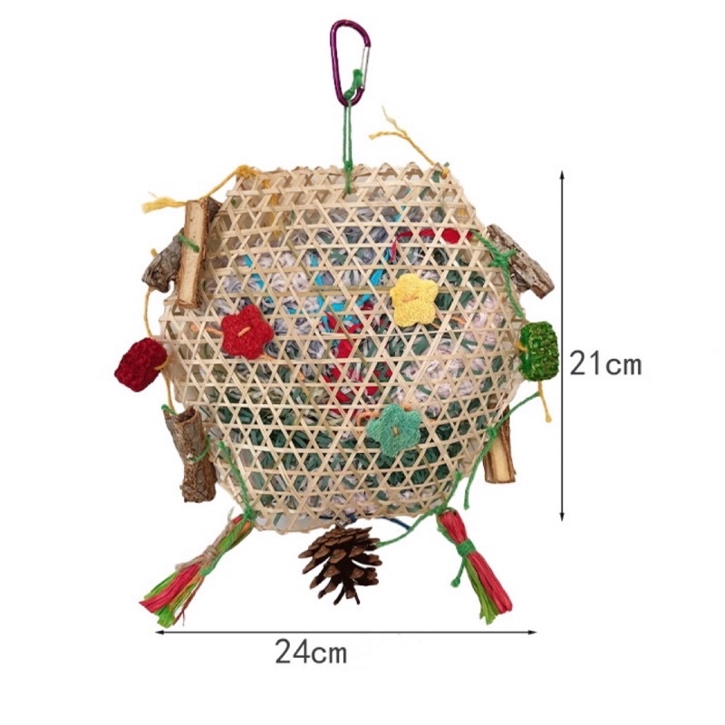 E-65 ของเล่นนกแก้ว ทำจากไม้ไผ่เส้น ลูกสน เปลือกข้าวโพด กระดาษสีสัน ให้นกแก้วได้แทะเล่น 24*20cm - รูปที่ 2