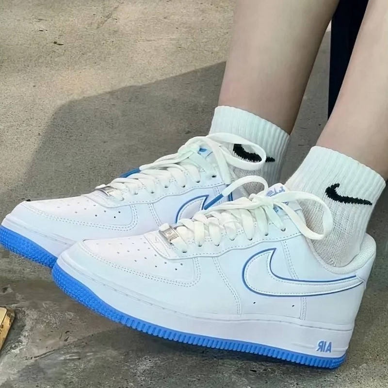 ■❈Nike Air Force 1 AF1 รองเท้าผู้ชาย Nike Air Force 1 รองเท้าผู้หญิงสีขาวและสีน้ำเงินกีฬาและรองเท้าผ