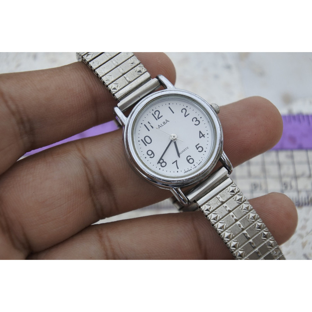 นาฬิกา Vintage มือสองญี่ปุ่น Alba Y136 6A80 หน้าขาว ผู้หญิง ทรงกลม ระบบ Quartz ขนาด26mm ใช้งานได้ปกติ ของแท้