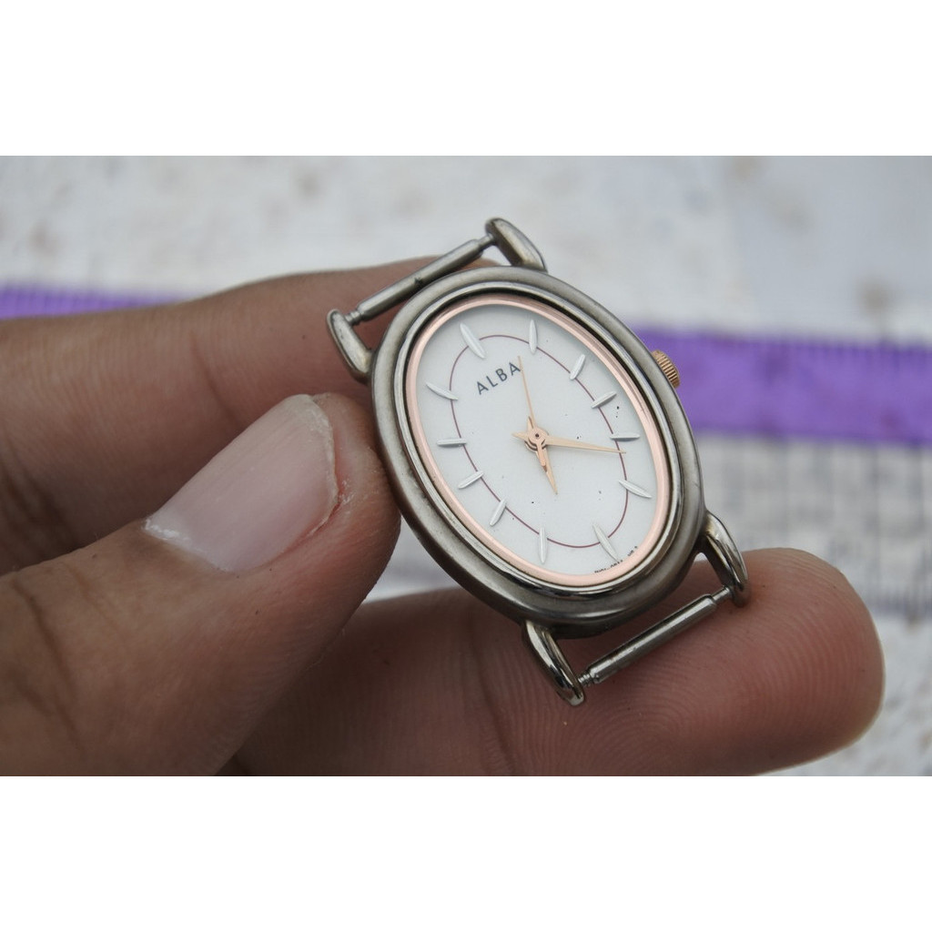 นาฬิกา Vintage มือสองญี่ปุ่น Alba 1N01 0AJ0 หน้าขาว ผู้หญิง รูปไข่ ระบบ Quartz ขนาด21mm ใช้งานได้ปกติ ของแท้
