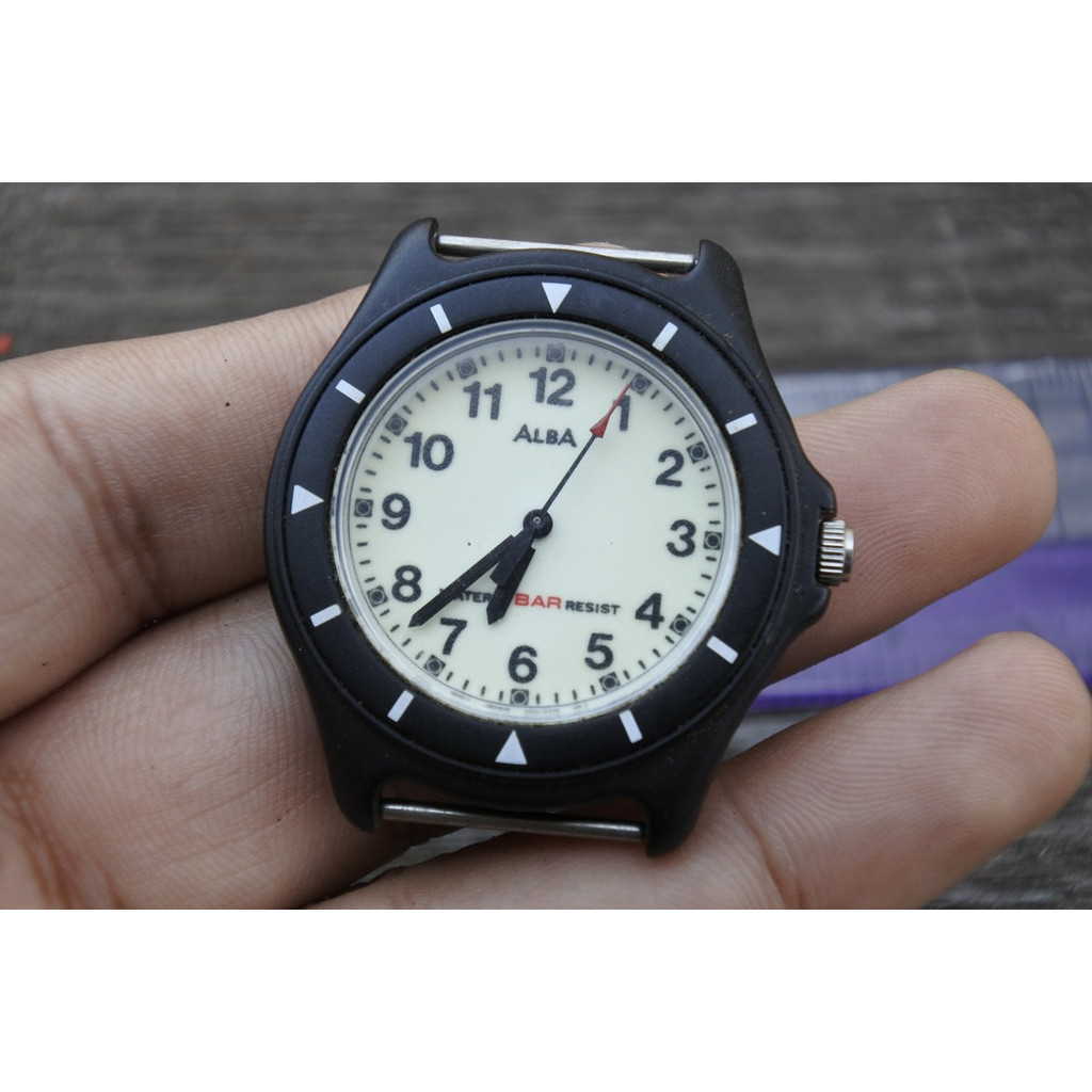 นาฬิกา Vintage มือสองญี่ปุ่น Alba V501 6W90 หน้าปัดตัวเลขโรมัน ผู้ชาย ทรงกลม ระบบ Quartz ขนาด39mm ใช้งานได้ปกติ ของแท้