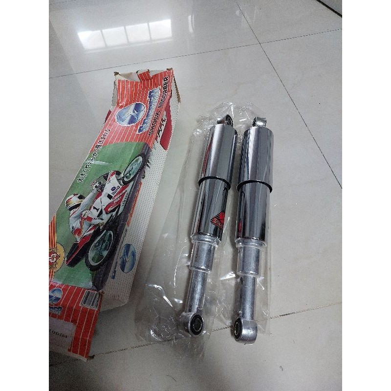 โช๊คหลัง Honda S90-CL90-S110 ของใหม่ งานเก่าเก็บ ปลอกบนเหล็กชุบ ยี่ห้อ Soccer สภาพสวยๆพร้อมใช้งาน