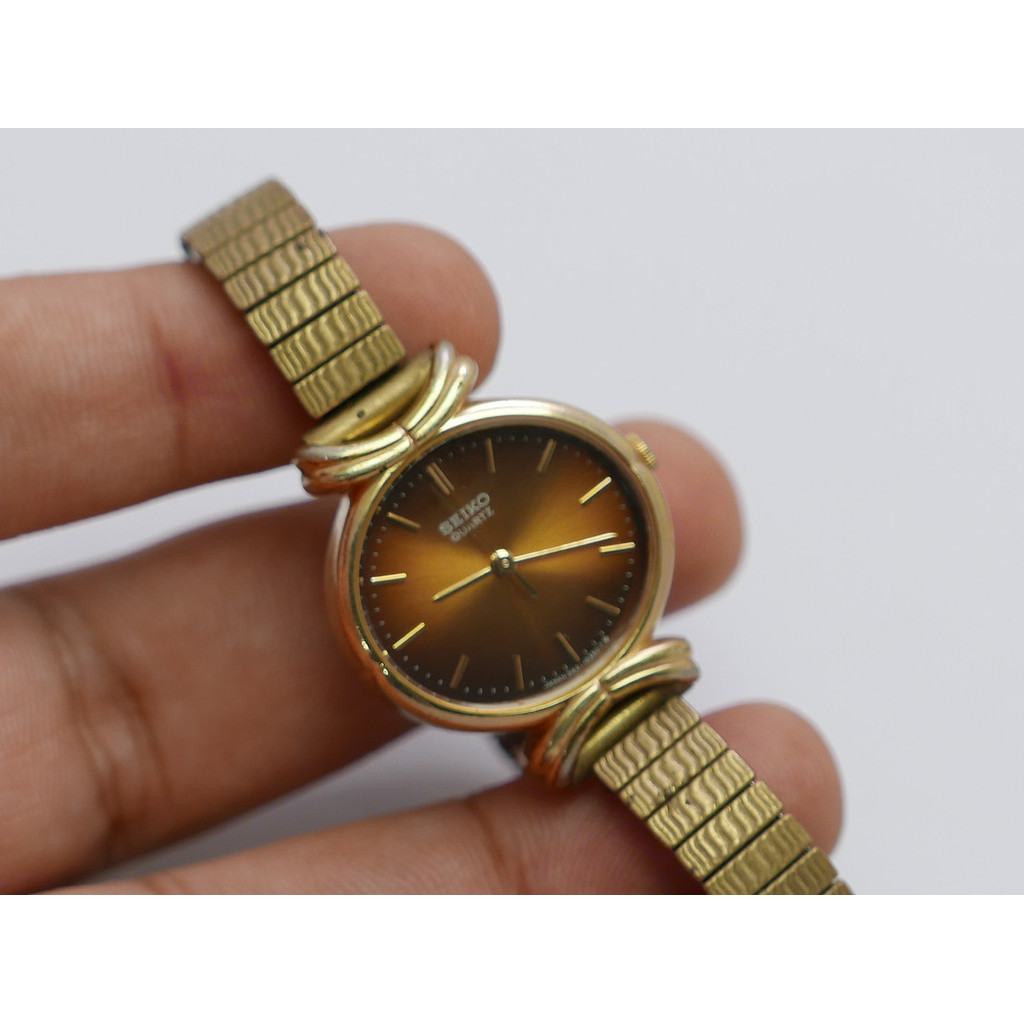 นาฬิกา Vintage มือสองญี่ปุ่น Seiko Gold Plated 3421 5150 Champagne Dial ผู้หญิง รูปไข่ ระบบ Quartz ขนาด24mm