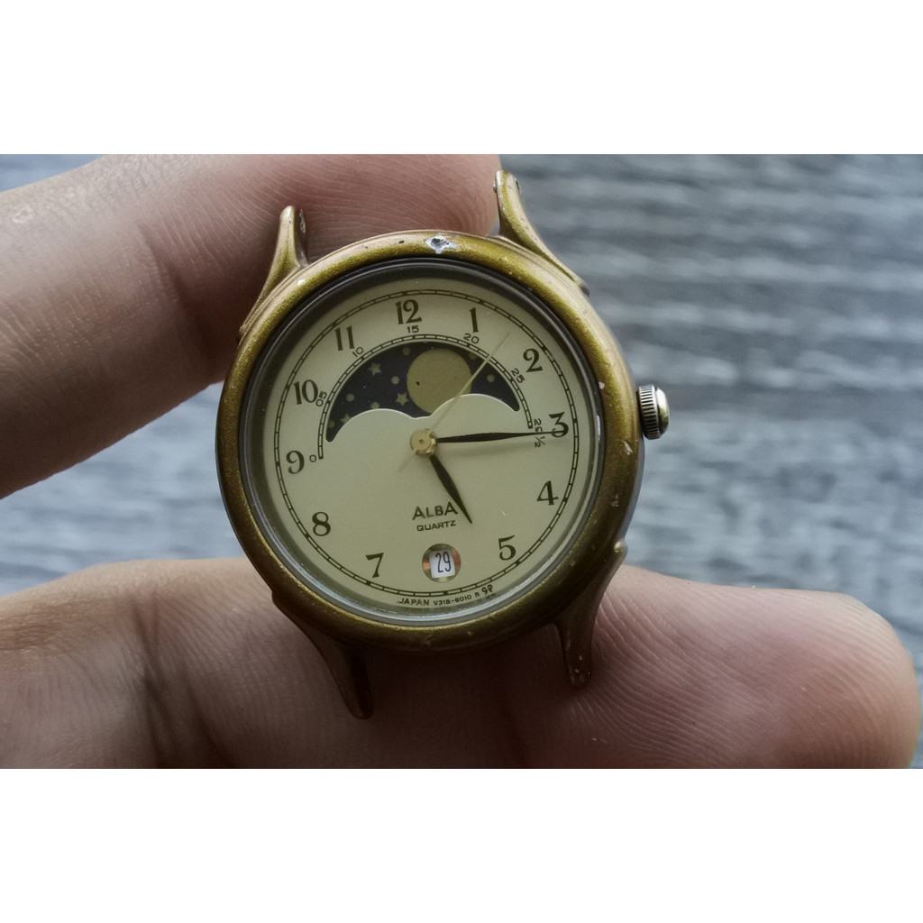 นาฬิกา Vintage มือสองญี่ปุ่น Alba V318 6010 Moon Phase ผู้หญิง ทรงกลม ระบบ Quartz ขนาด25mm