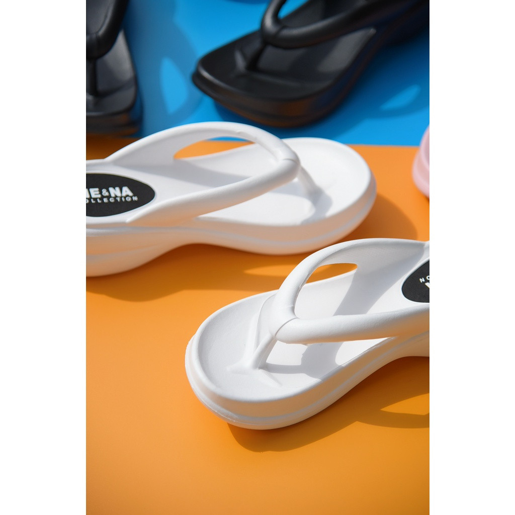 รองเท้าเเฟชั่นผู้หญิงเเบบเเตะสวมส้นเตี้ย No. 5012  NE&NA Collection Shoes