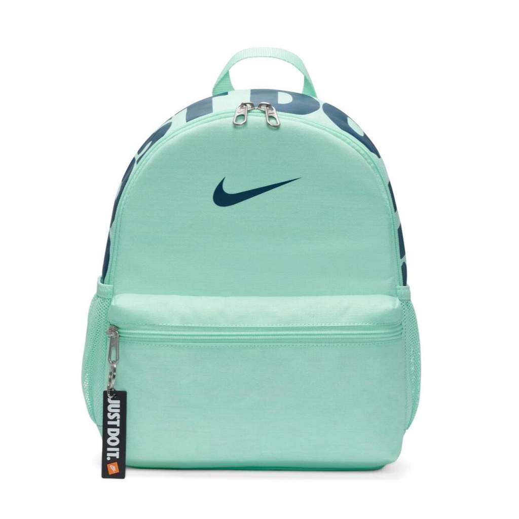 ✠Nike/Nike กระเป๋าเป้สะพายหลังเด็กนักเรียนกระเป๋านักเรียนถุงนมขนาดเล็กกระเป๋าเป้สะพายหลังขนาดเล็กแบบสบายๆ DM0046-104