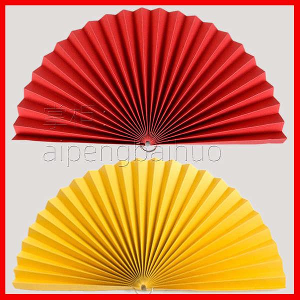พัดจีน ใหม่จีนแต่งงานพัดลมโกลเด้นสีแดงหมั้นกระดาษพัดลมดอกไม้ Origami พัดลมเวทีพื้นหลังตกแต่งถนนจําลอง