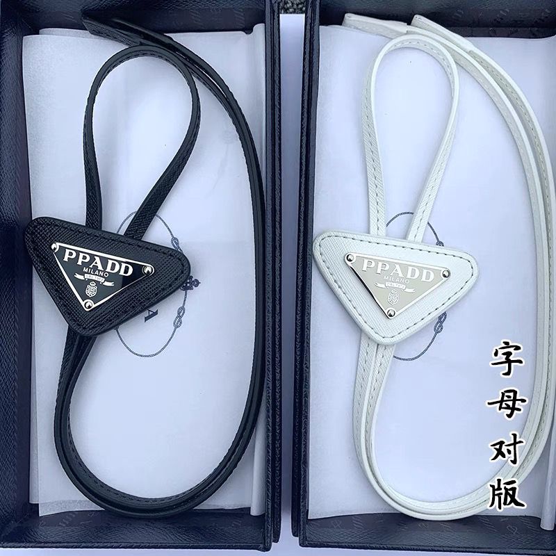 ผ้าผูกโบว์ PRADA ทรงสามเหลี่ยม สไตล์เกาหลี ยุโรป และอเมริกา สําหรับผู้ชาย และผู้หญิง