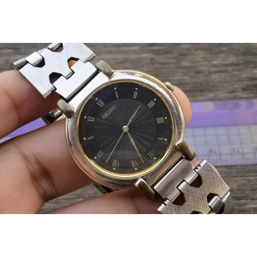 นาฬิกา Vintage มือสองญี่ปุ่น Seiko V701 1771 หน้าปัดตัวเลขโรมัน ผู้หญิง ทรงกลม ระบบ Quartz ขนาด40mm ใช้งานได้ปกติ