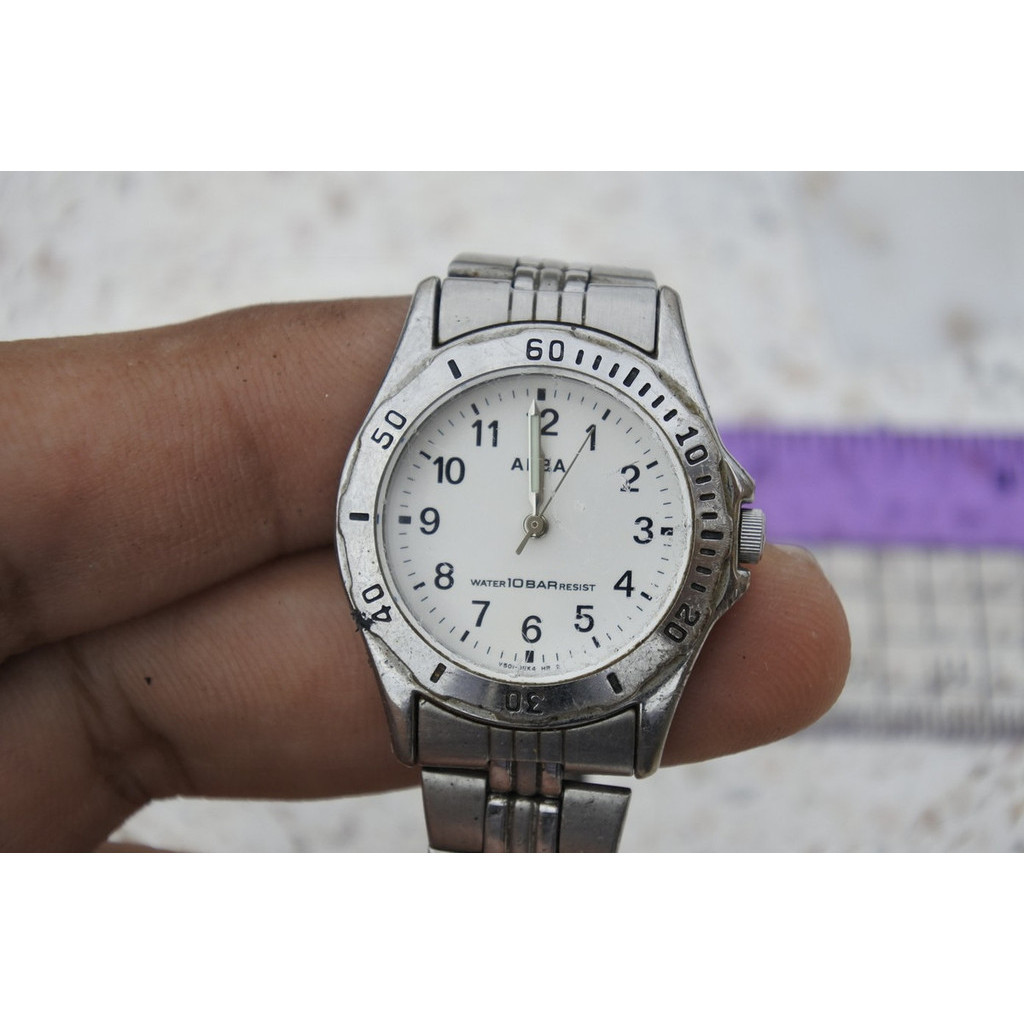 นาฬิกา Vintage มือสองญี่ปุ่น Alba V501 0BJ0 หน้าขาว ผู้หญิง ทรงกลม ระบบ Quartz ขนาด26mm ใช้งานได้ปกติ ของแท้