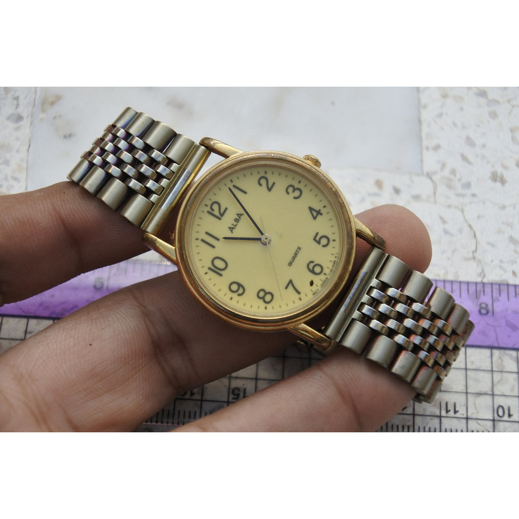 นาฬิกา Vintage มือสองญี่ปุ่น Alba Y136 6A70 หน้าปัดตัวเลขโรมัน ผู้ชาย ทรงกลม ระบบ Quartz ขนาด39mm ใช้งานได้ปกติ ของแท้