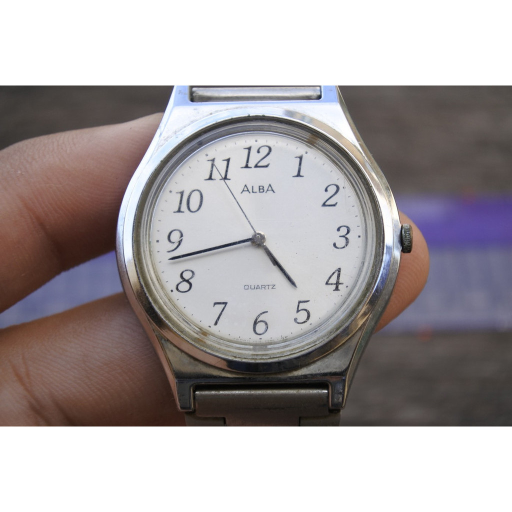 นาฬิกา Vintage มือสองญี่ปุ่น Alba V515 6520 หน้าขาว ผู้ชาย ทรงกลม ระบบ Quartz ขนาด36mm ใช้งานได้ปกติ ของแท้