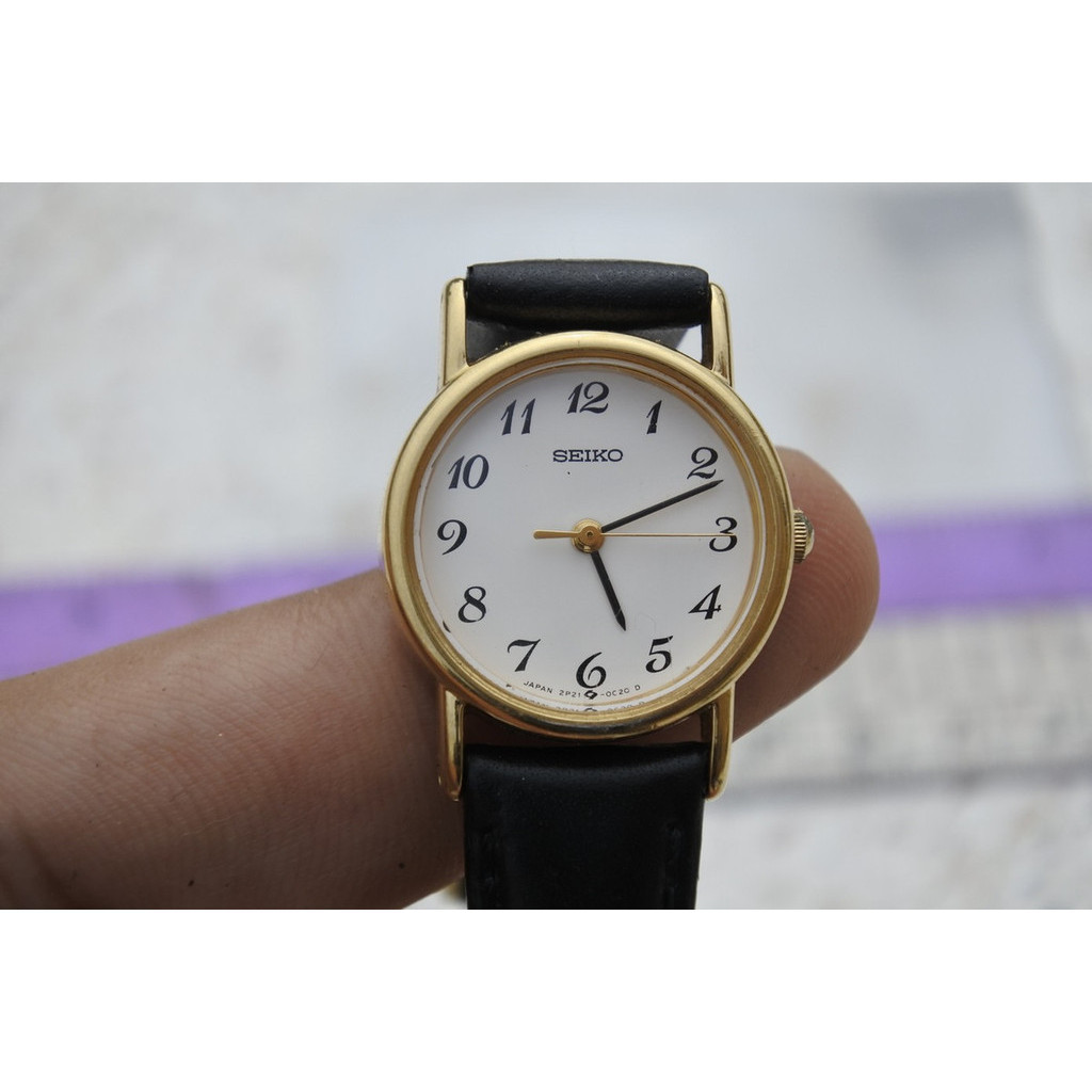 นาฬิกา Vintage มือสองญี่ปุ่น Seiko 2P21 0A20 กรอบทอง ผู้หญิง ทรงกลม ระบบ Quartz ขนาด25mm ใช้งานได้ปกติ ของแท้
