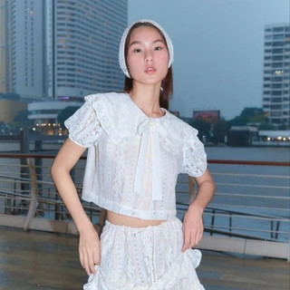 BNKBRAND STELLA TOP เสื้อครอปผ้าลูกไม้แต่งดีเทลปกระบาย มาพร้อมซับในและโบว์ผูก (PREORDER บางไซส์)