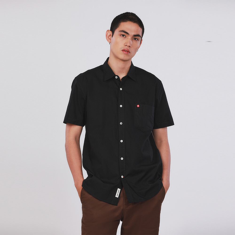 John Henry เสื้อเชิ้ตผู้ชายแขนสั้น ทรงเข้ารูป รุ่น JH S524MSSSM62 - สีดำ