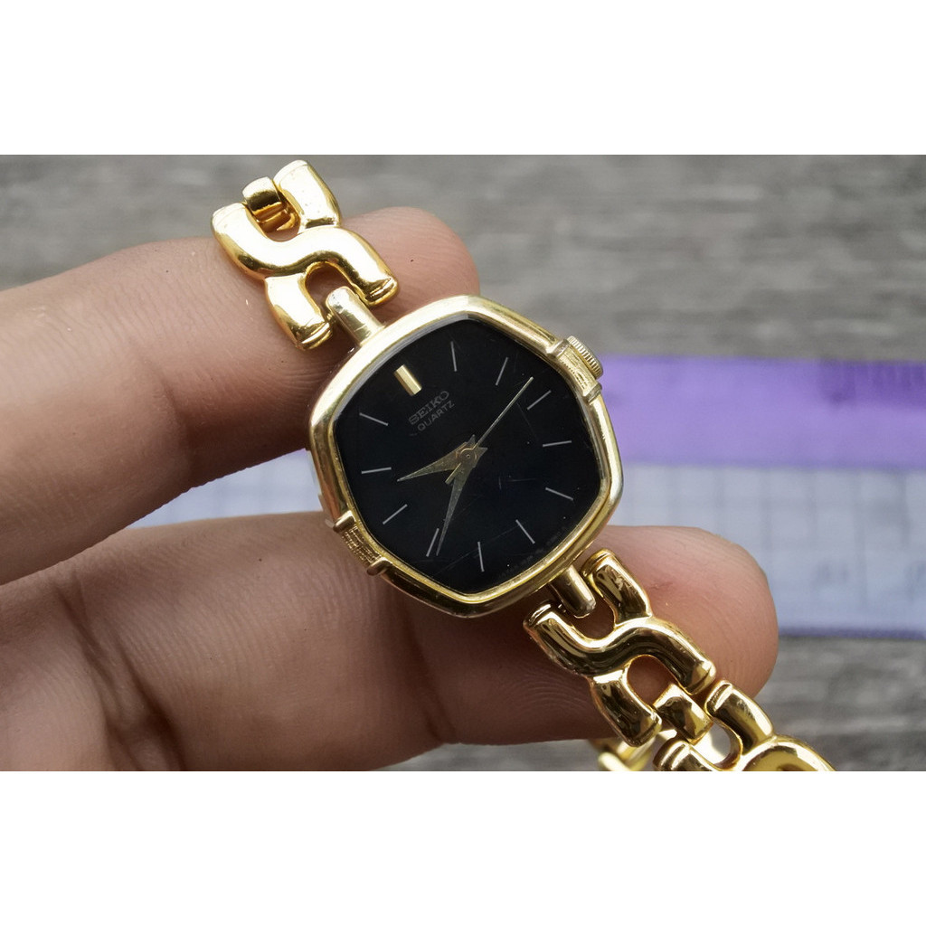 นาฬิกา Vintage มือสองญี่ปุ่น Seiko Gold Plated 1421 5120 Black Dial ผู้หญิง ทรง8เหลี่ยม ระบบ Quartz ขนาด21mm