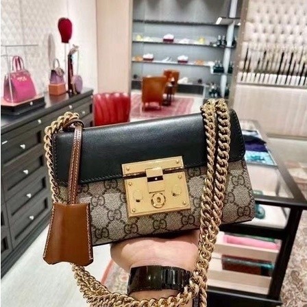 GUCCI Gucci Padlock กระเป๋าสะพาย GG ขนาดเล็กกระเป๋าสะพายโซ่กระเป๋าสะพายข้าง 409487 สีดำ