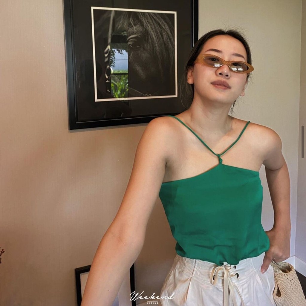 Weekend begins - Baffin top เสื้อคล้องคอผูกหลัง ผ้าซาติน สีเขียว