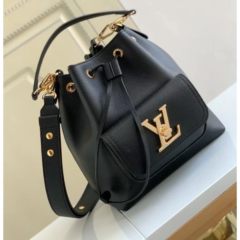 Louis LV M57687 LOCKME กระเป๋าสะพายข้างสายถังมือสองในสต็อก