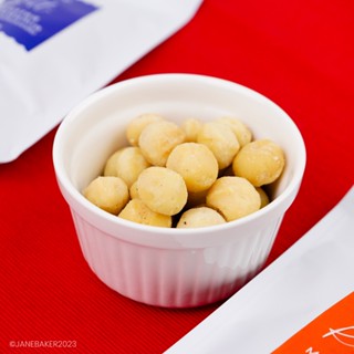 แมคคาเดเมีย อบ เม็ดเต็ม แกะเปลือก janebaker roasted macadamia 100 g