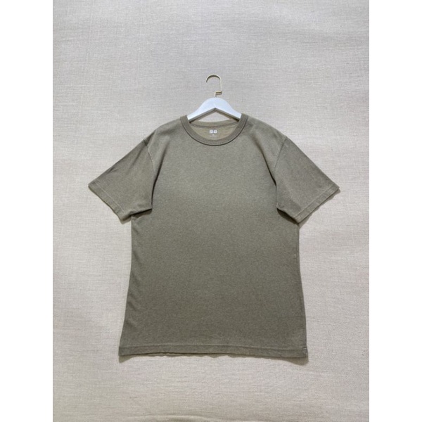 13.Uniqlo U ผช สภาพ 90% ผ้าฝ้าย คอเหมือนซีดแต่ไม่ซีดM อก 40-44
ยาว 28
13