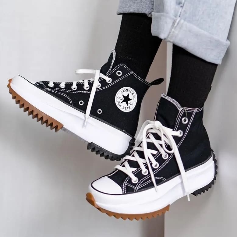 ✉✶✱Converse รองเท้าผู้หญิง Run Star Hike รองเท้าผ้าใบลำลองผู้ชายสีดำและสีขาวเพิ่มความสูง 166800C