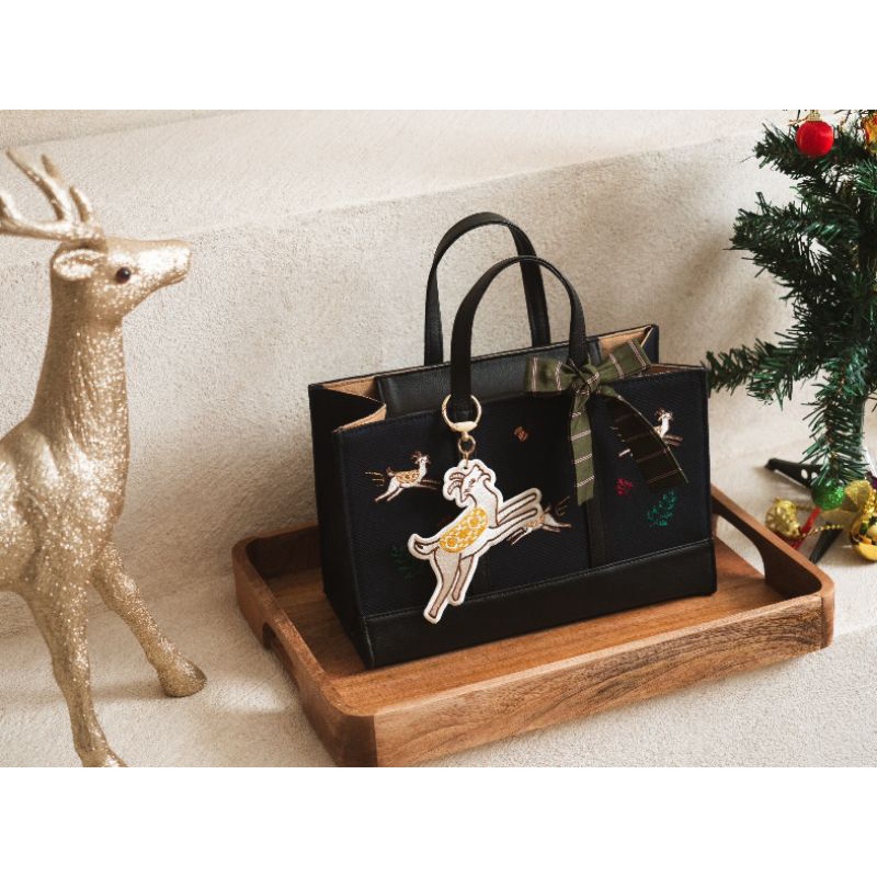 Goat box 包包 กระเป๋า NAVY/BROWN EMBROIDERERเหมาะสำหรับของขวัญเทศกาลต่างๆ size M/L
