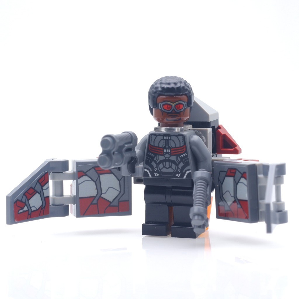 LEGO Marvel Falcon (76104) *new