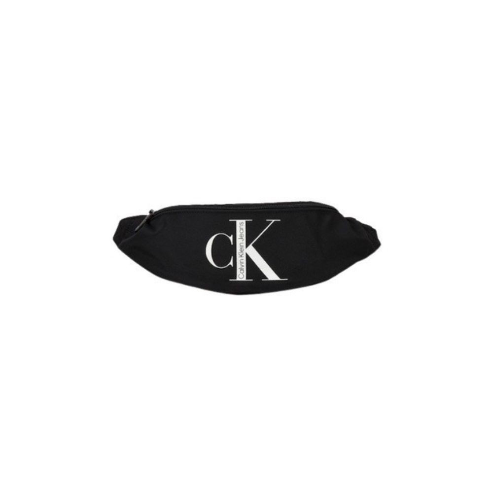 Calvin Klein กระเป๋าคาดอกผู้ชาย ทรง SLING รุ่น HH3645 001 - สีดำ