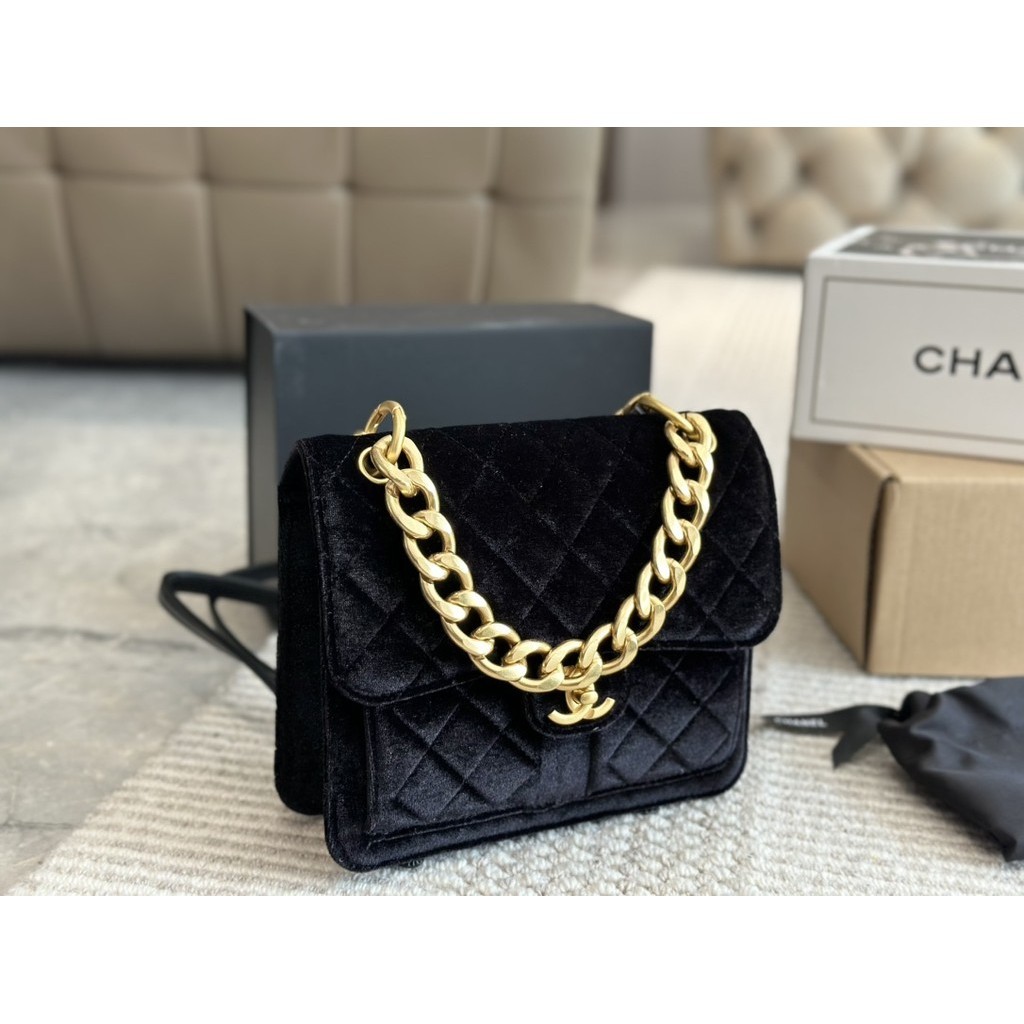 Chanel Montebello Retro Retro Delicate Elegant Crossbody Bag
