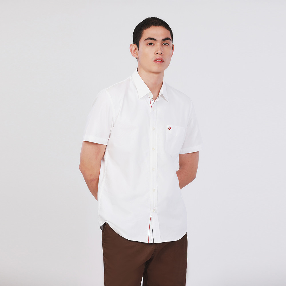 John Henry เสื้อเชิ้ตผู้ชายแขนสั้น ทรงเข้ารูป รุ่น JH S424MSSSM48 - สีขาว